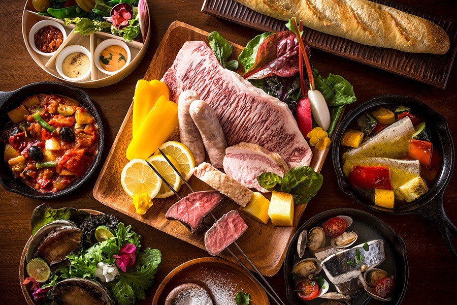 国産黒毛和牛や活きアワビを使ったグランピングBBQ